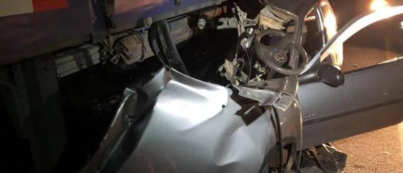 Acidente entre carro e carreta deixa feridos na BR-116, no Leste de MG (8).jpeg